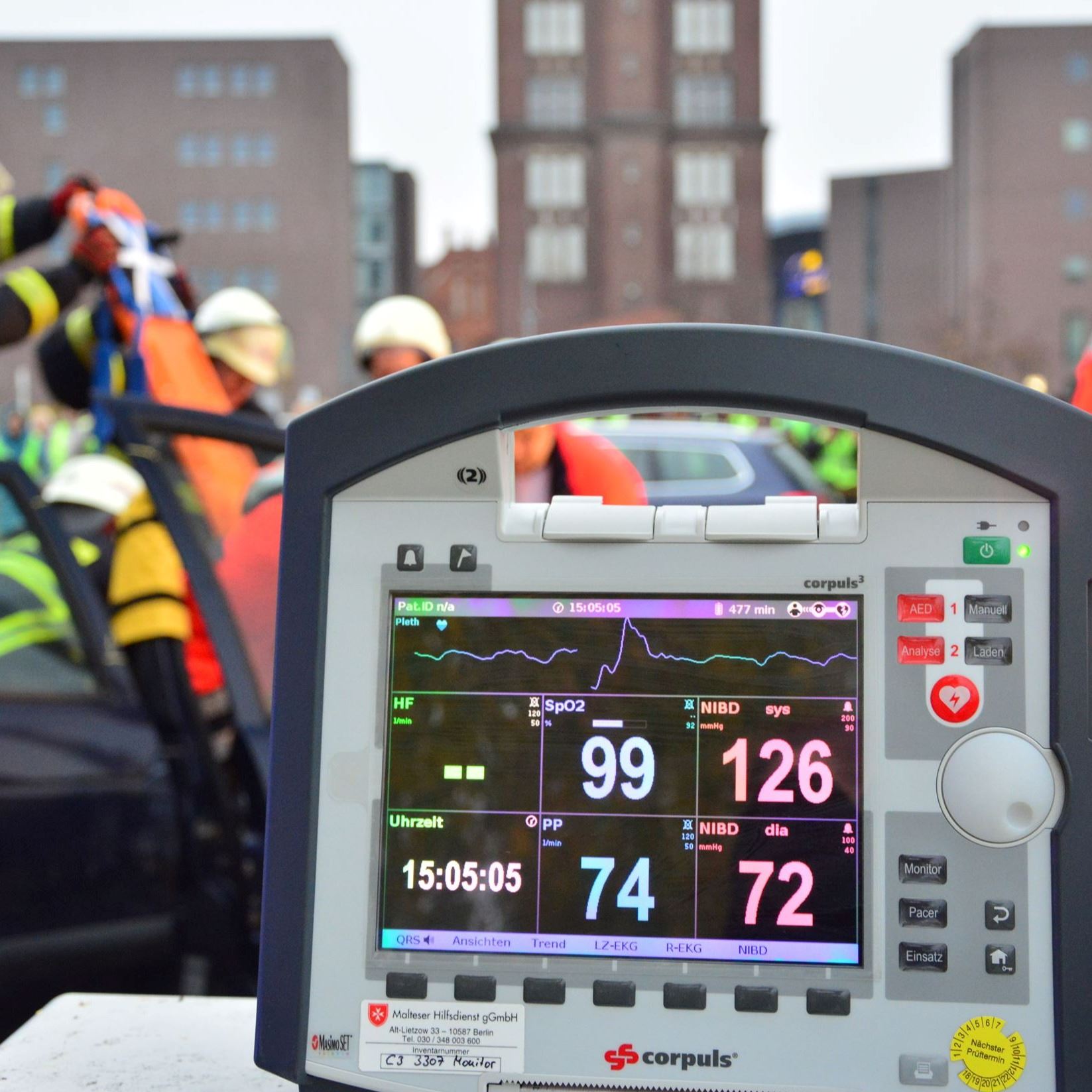 AdobeStock_165458705 - Advanced Life Support Monitor on scene